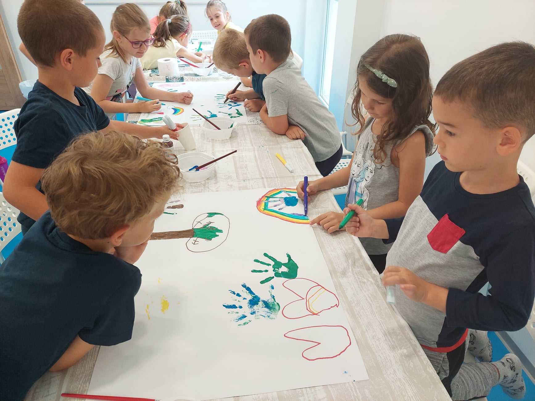 Tábor pillanatok, kézműves alkotás közben.